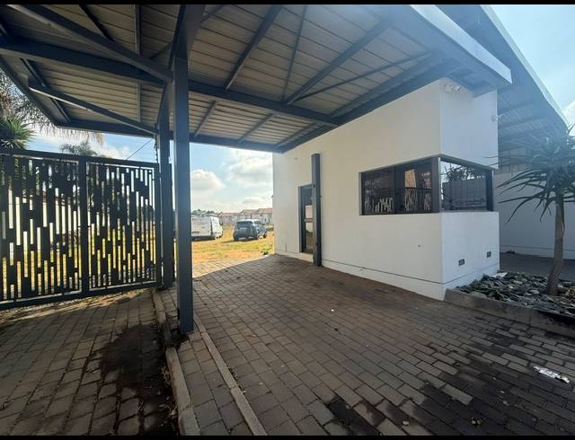 20 BEDROOM GATED ESTATE FOR SALE IN RYNFIELD
